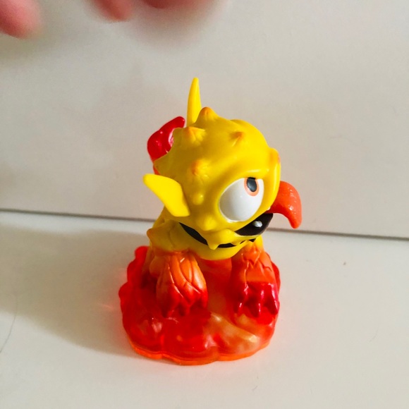Skylanders Giants *rare* Molten Hot Dog figure. - Picture 2 of 6